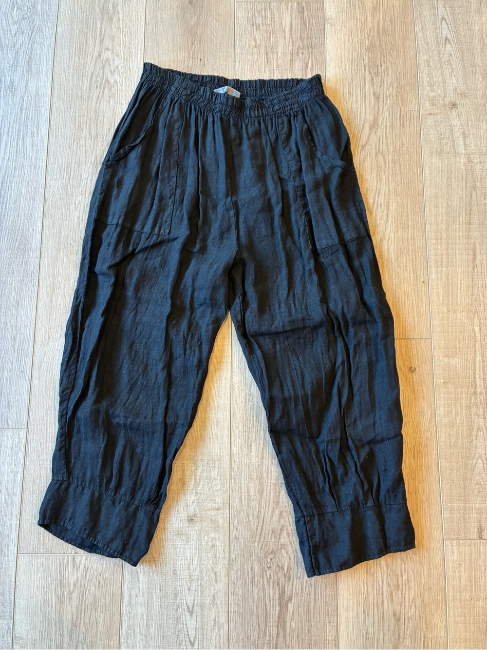 Tina Stephens Black pull on balloon leg Elastic Waist Cropped Linen Pants